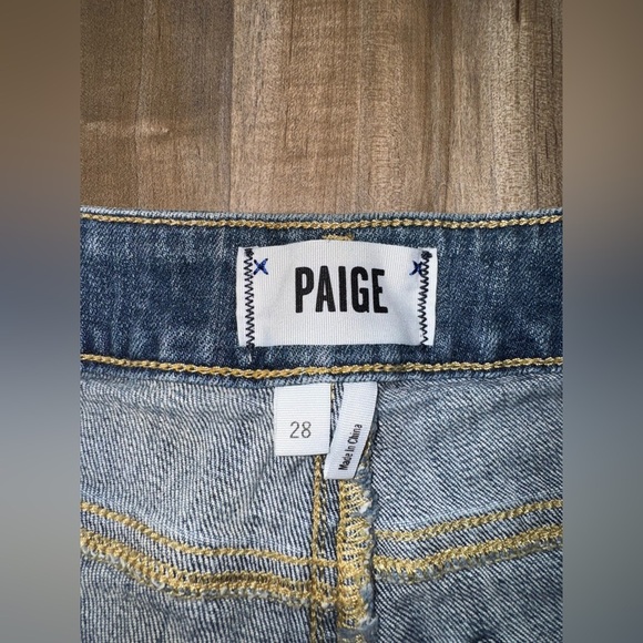Paige Amari Distressed Cuffed Denim Women’s Shorts Size 28 Medium Wash - Picture 5 of 8